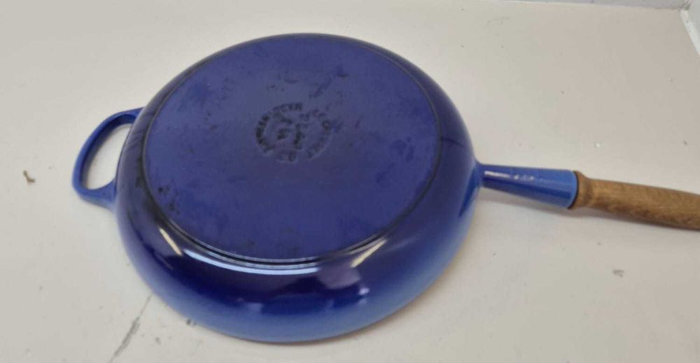 Patelnia żeliwna z drewnianym uchwytem Le Creuset