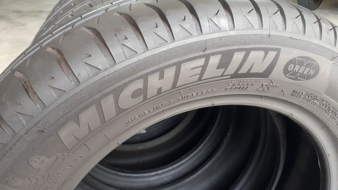 Quatro pneus novos 185/60 r15 84T Michelin e Dunlop  p/ Renault Clio