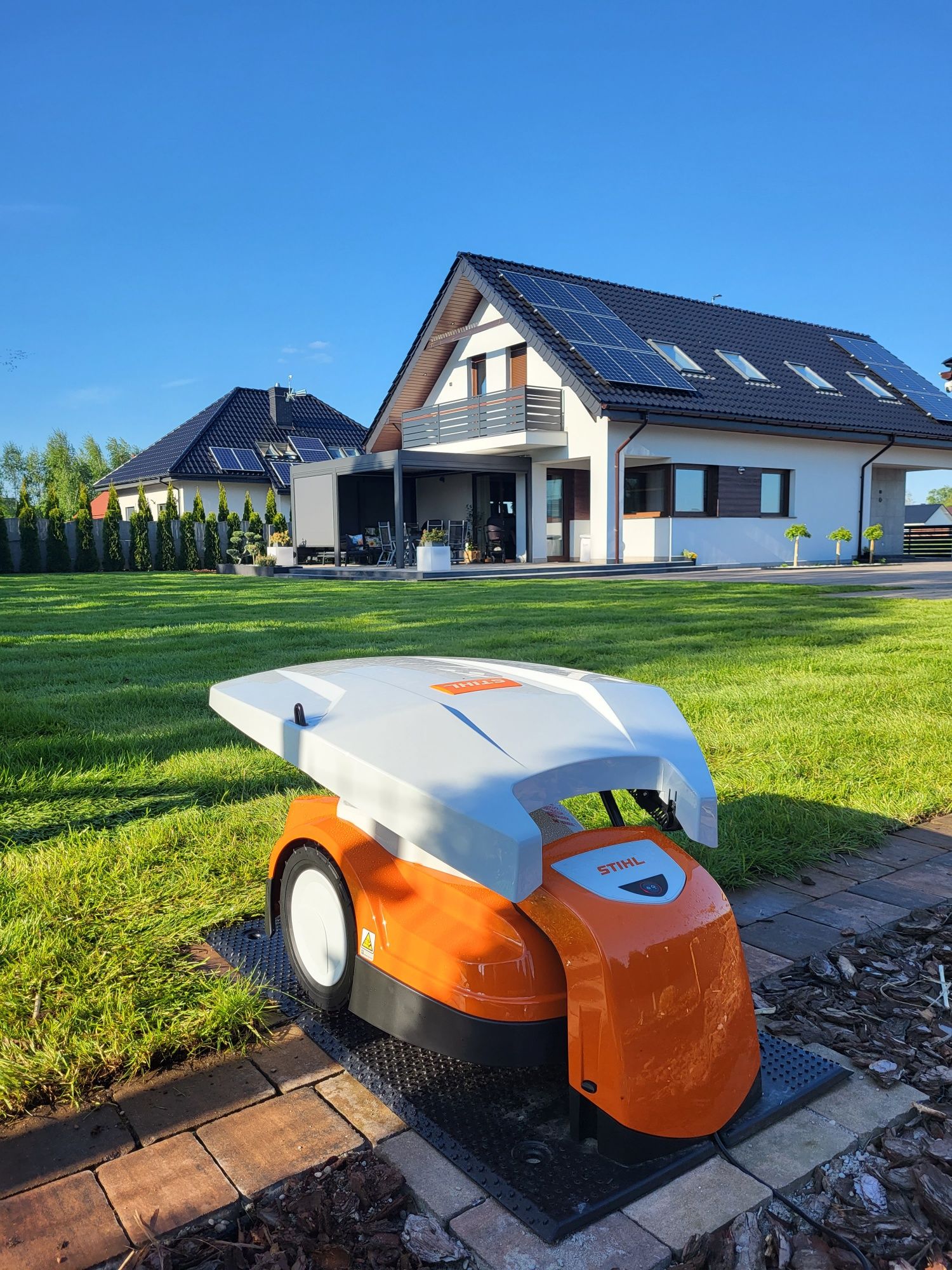 Sprzedaż i montaż robotów koszących STIHL/STIGA/CRAMER