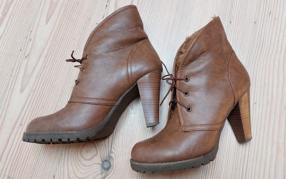 Botki karmelowe, ocieplane  rozm. 39