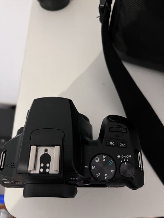 Canon EOS 250D + Objetiva + Mala + - usado em muito bom estado