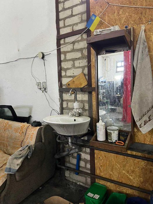 Продаж приміщення поруч з центром (111 м.кв.).