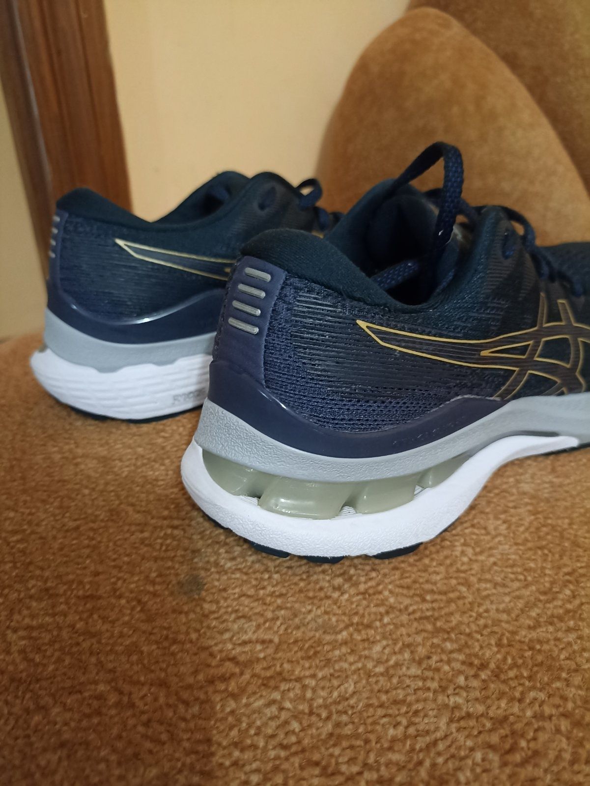 Кроссовки asics gel Kayano 28