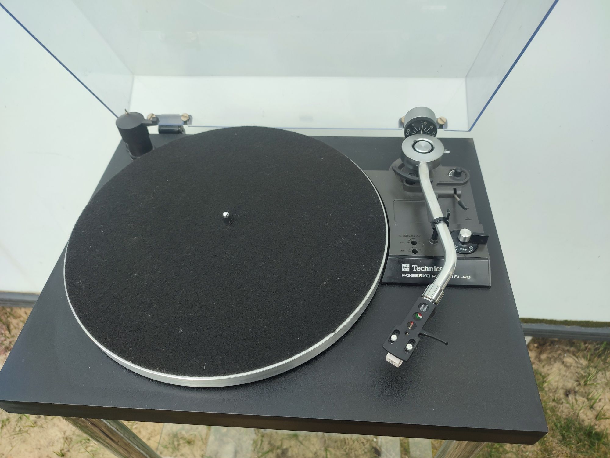 Gramofon Technics SL-20