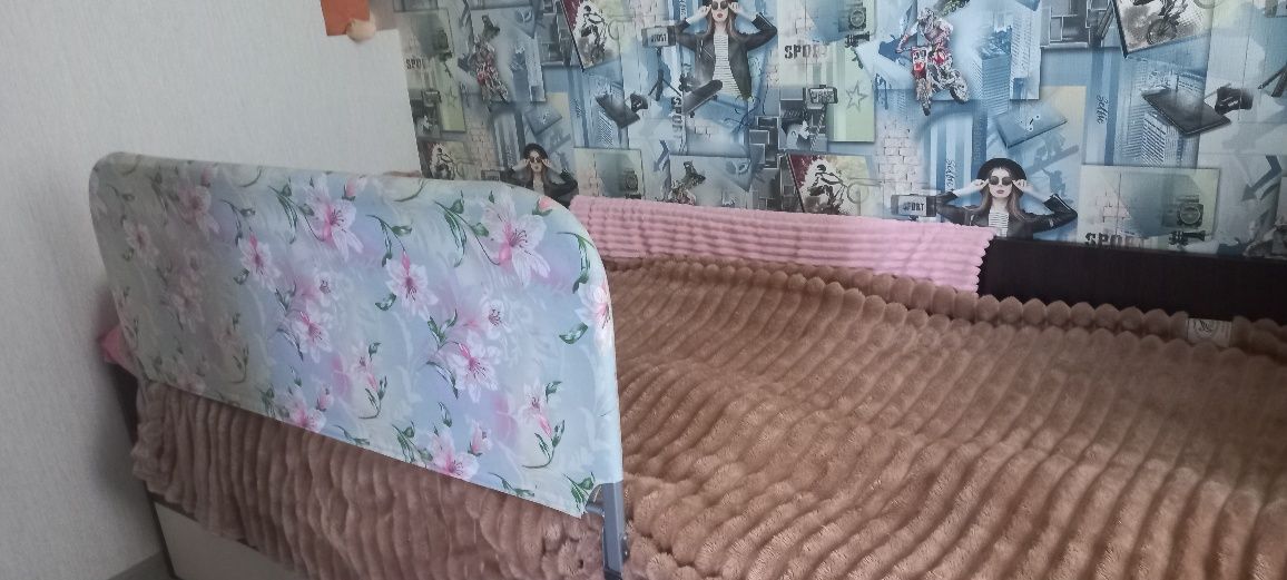 Захисний бар'єр для ліжка