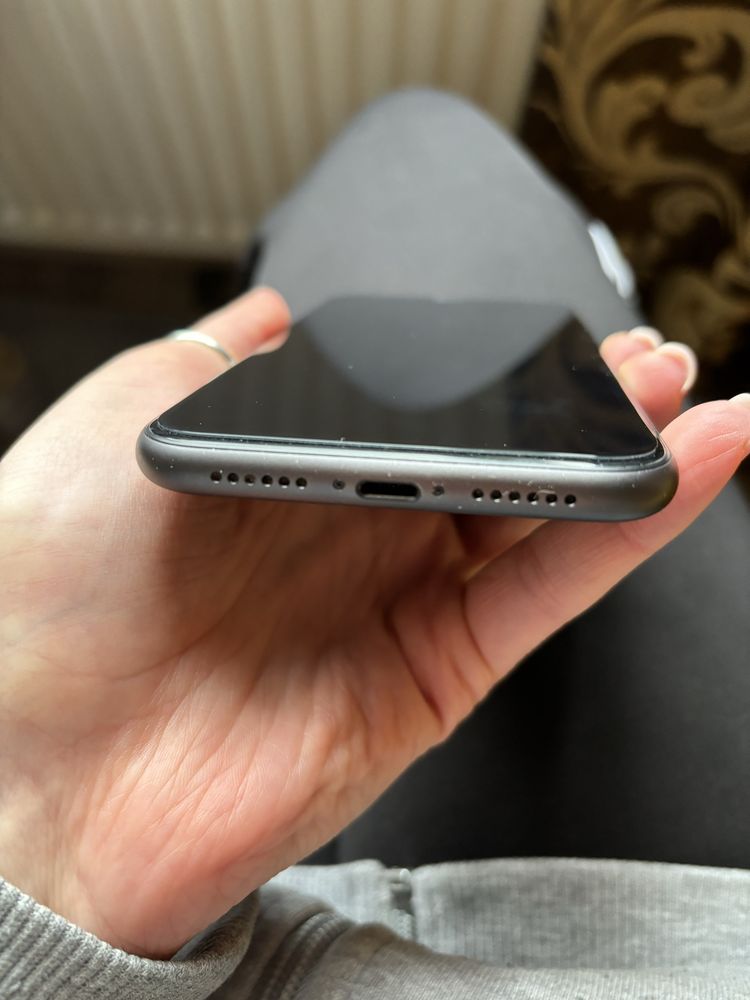 iPhone 11 64 gb стан 5 + подарунок 3 чохли