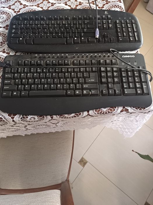 Dwie klawiatury jedna na USB druga na PS2