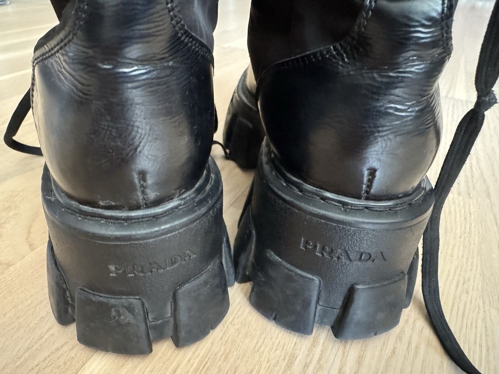 Шкіряні ботинки prada 36 італія