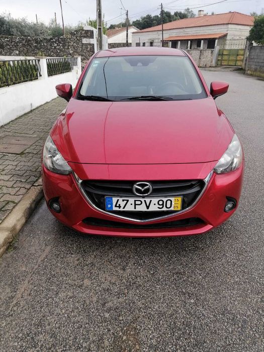 Vendo Mazda 2 ,com 27 720klms , gasolina, 2015