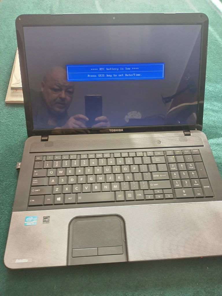 Toshiba laptop 17,3 " win 10