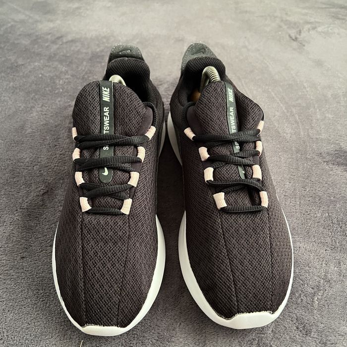 Жіночі кросівки Nike sportwear. P. 37,5.