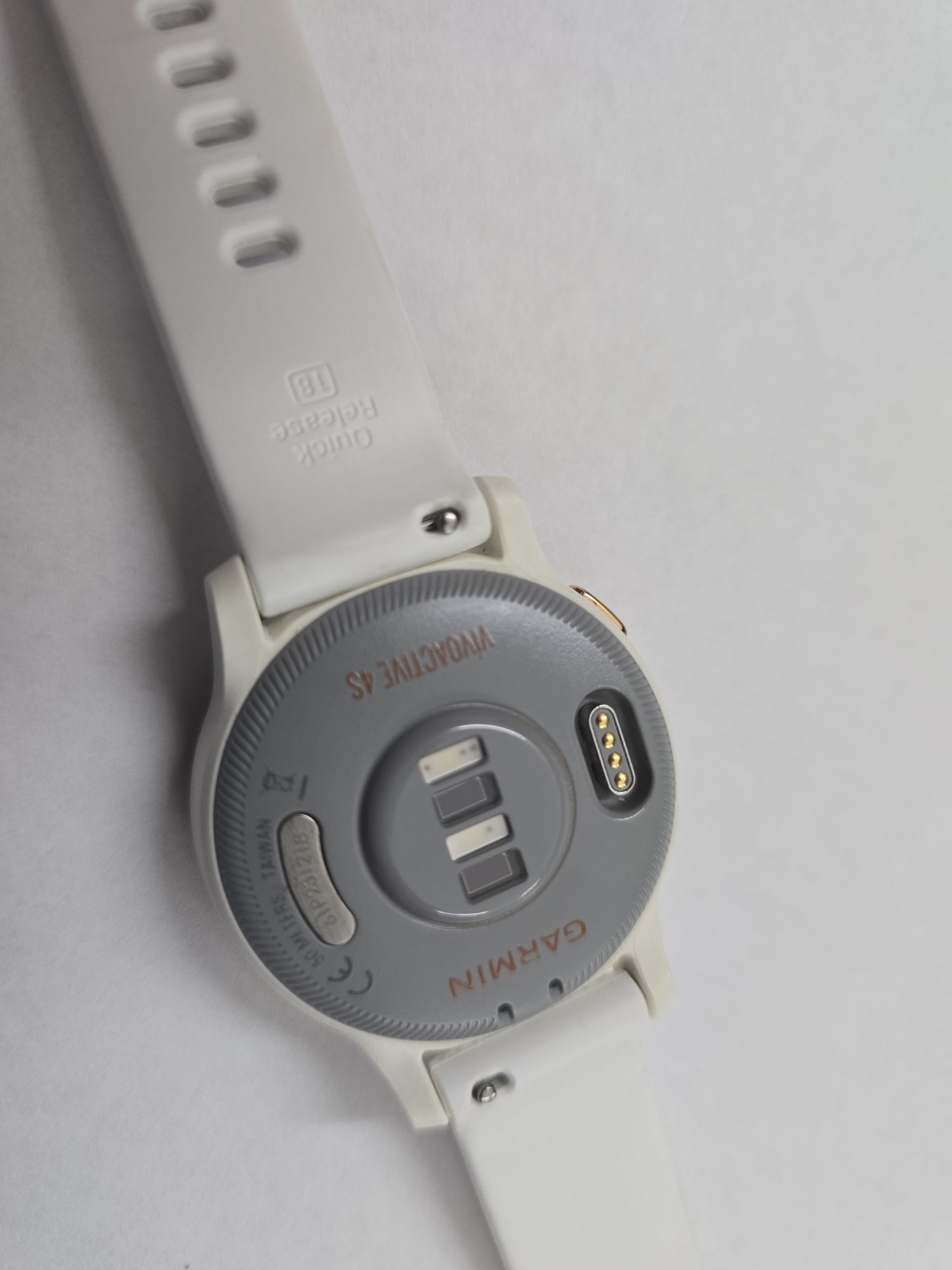 Vendo Garmin Vivoactive 4S (Branco e rosa dourado)