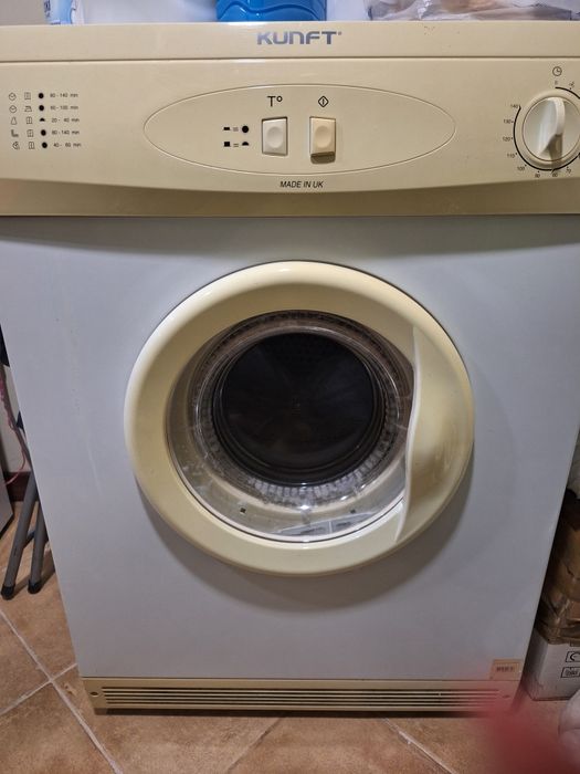 Máquina de secar roupa