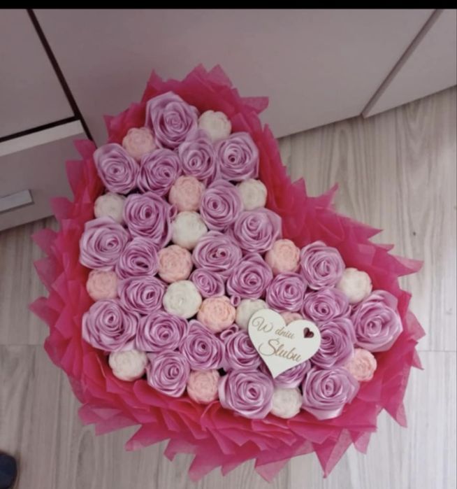 Bukiet z swiec i wstazki