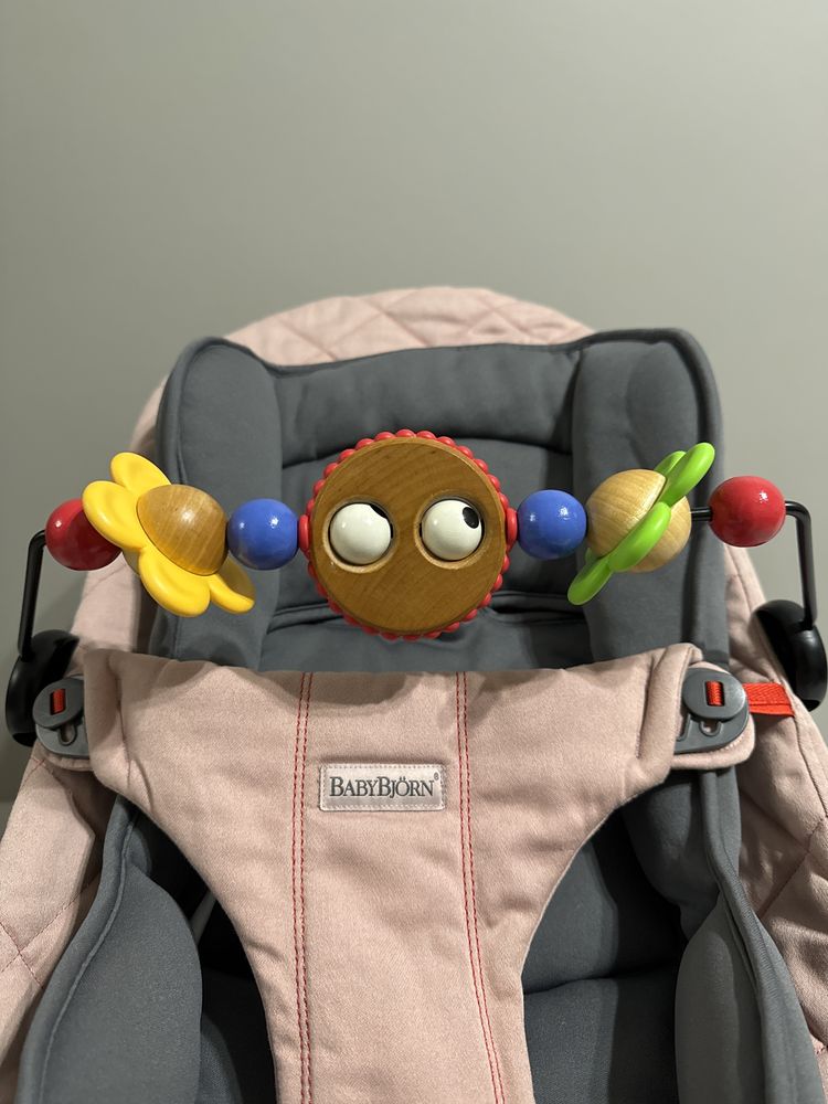 Шезлонг babybjorn з дугою