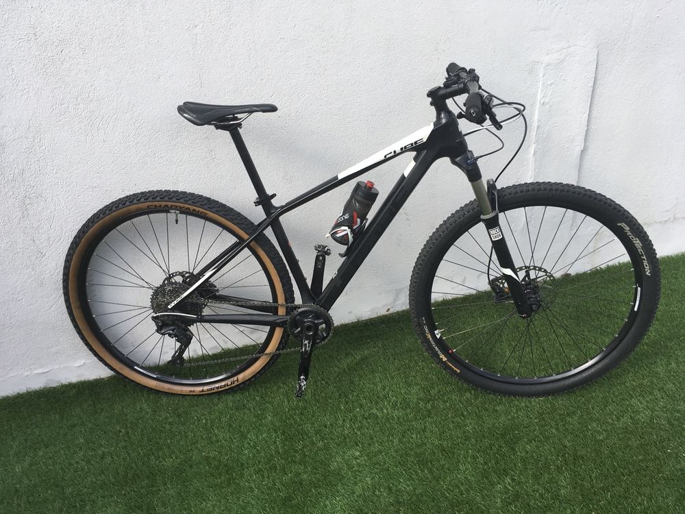 Bicicleta Cube Carbono roda 29