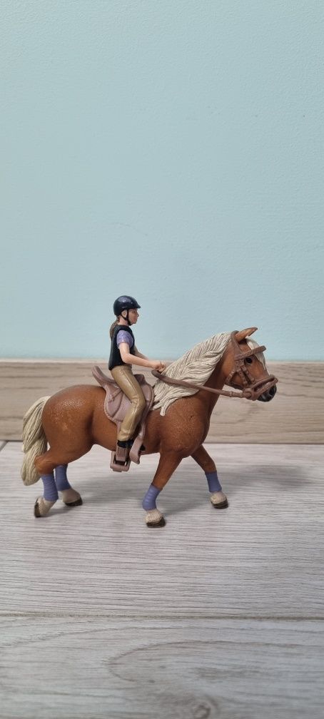 Schleich jeździec z koniem 42113