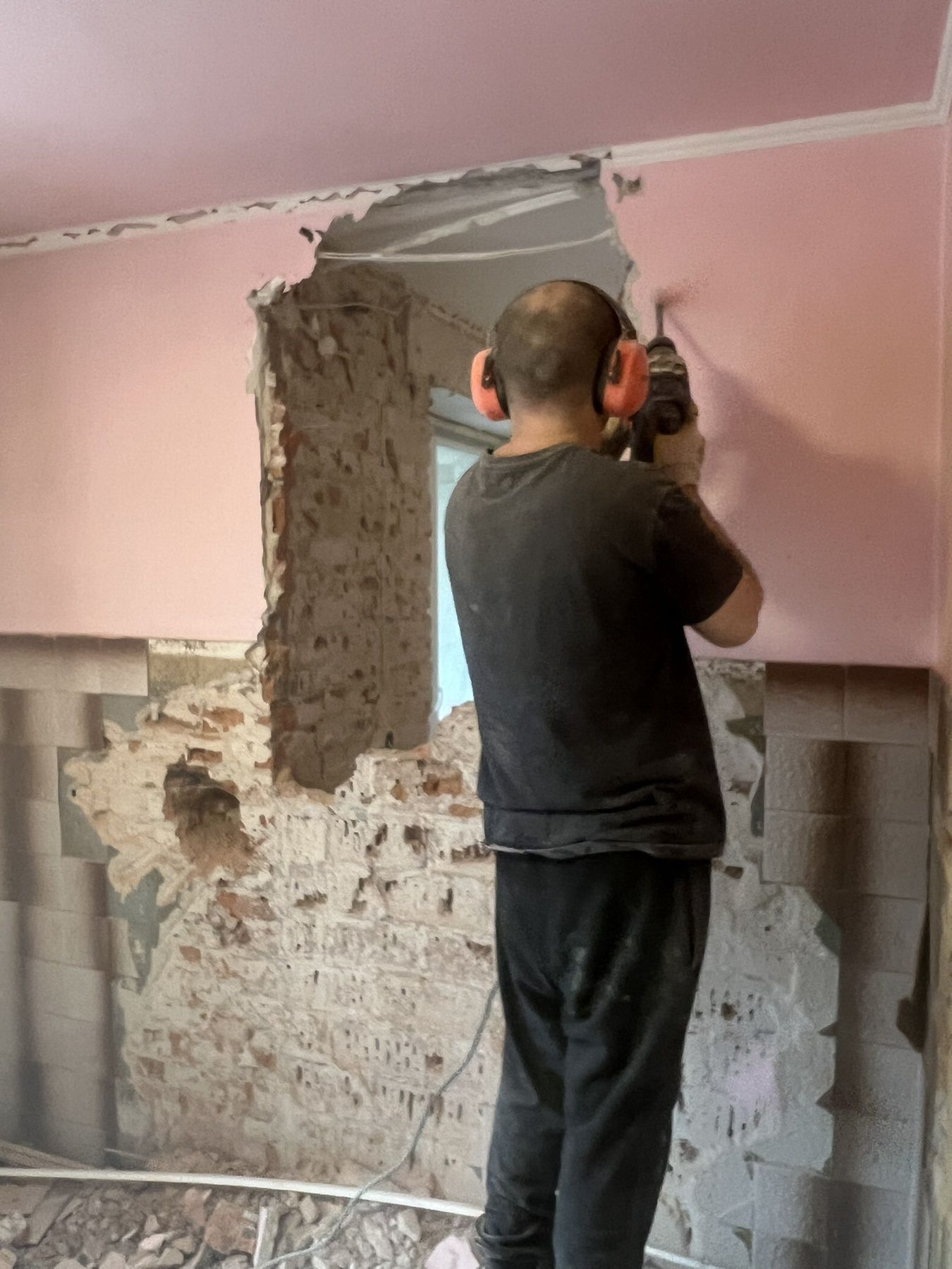 Демонтаж приміщень.