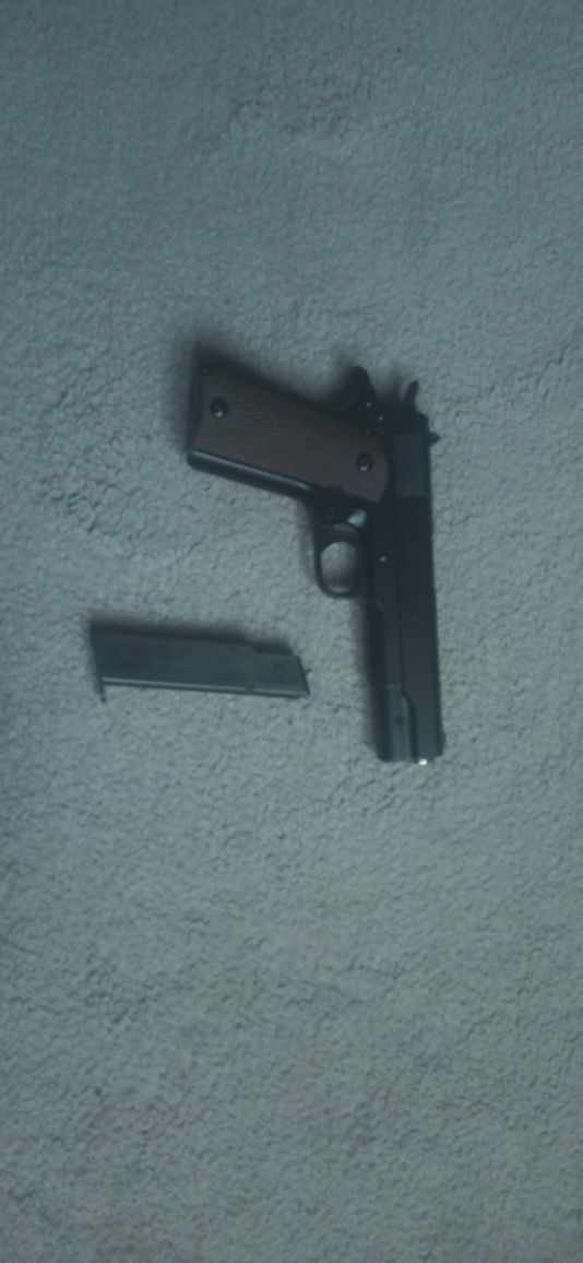 Pistolet zabawkowy airsoft C.8
