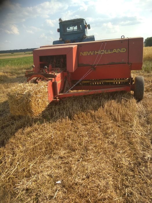 Продам прес-підбирач NewHolland