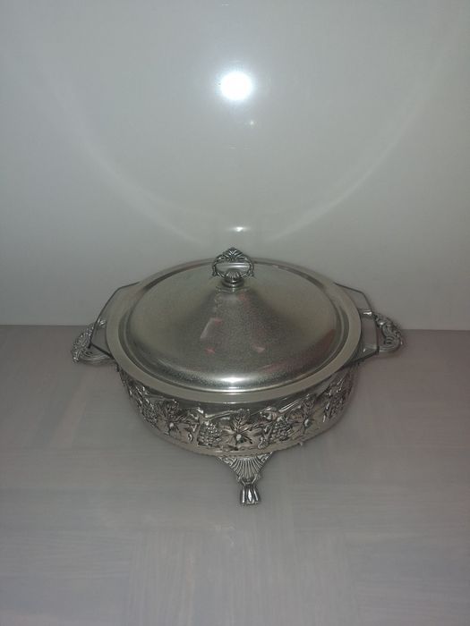 Antiga Terrina com Pyrex e Tampa em Casquinha