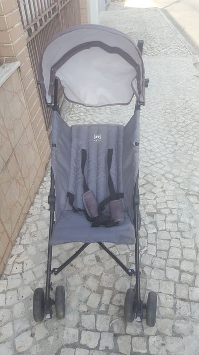 Carrinho  para  passear  bebês