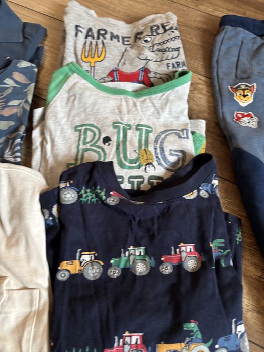 Zestaw 104: spodnie psi patrol, koszulki, bluza hm, c&a, smyk