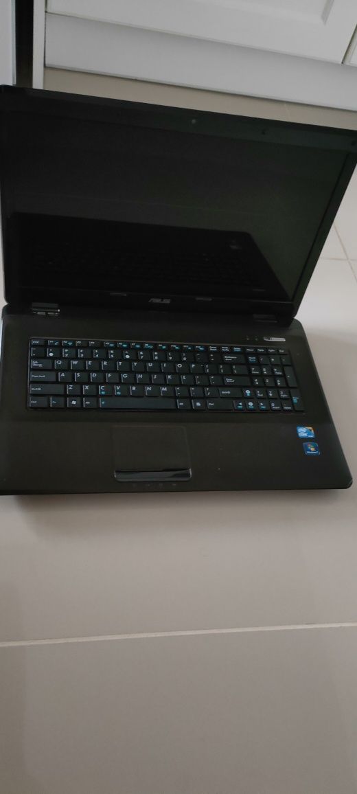 Laptop Asus k72j i5 4Gb RAM SSD 240gb nowa bateria po serwisie 17 cali