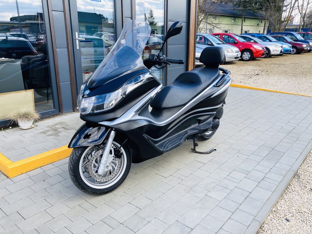 super skuter piaggio x10 rok  abs ASR  podgrzewane manetki