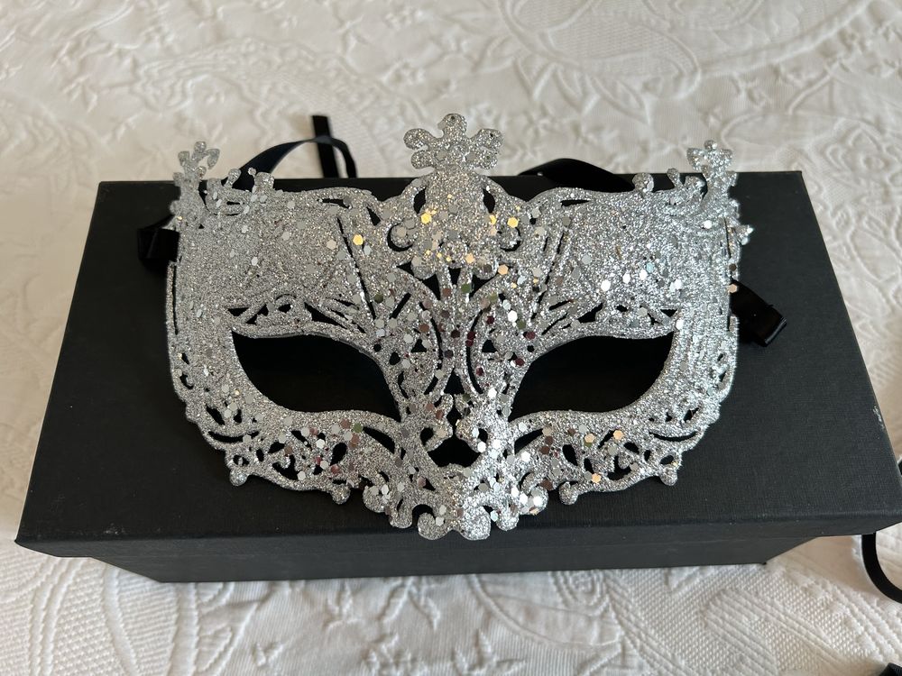 2 Mascaras Carnaval tipo Venezianas com estojo
