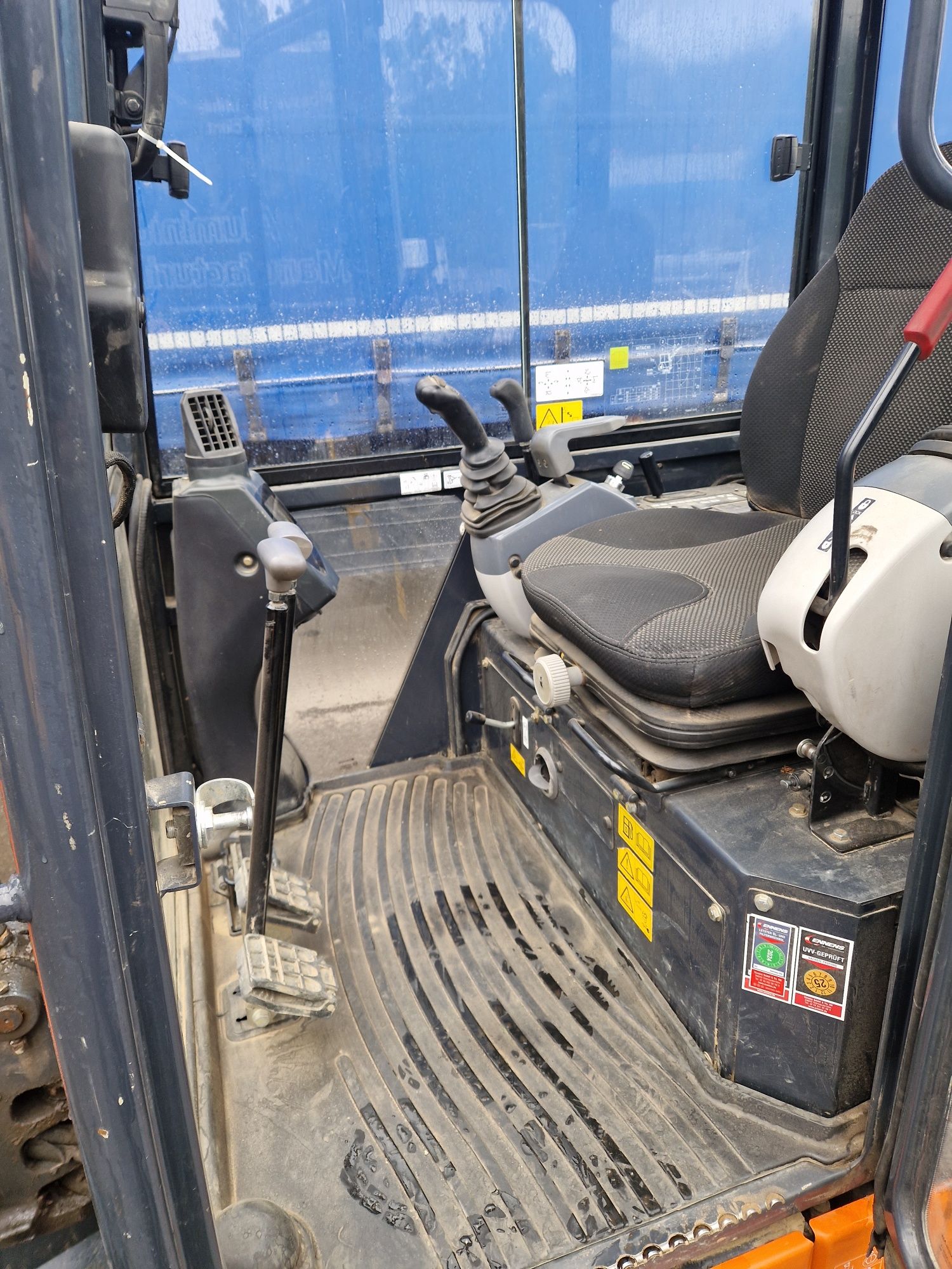 Minikoparka hitachi zaxis  19, 2022r.