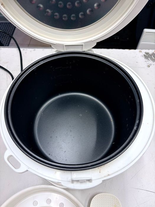 Мультиварка DELFA DMC-301 почти новая.