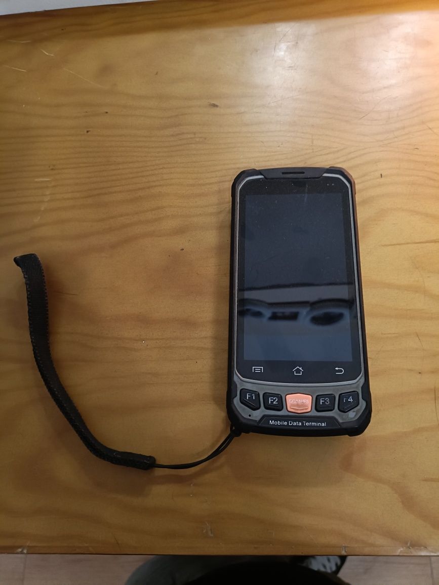 Telemóvel com scanner e contactless