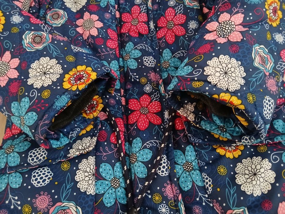 Зимова куртка на дівчинку