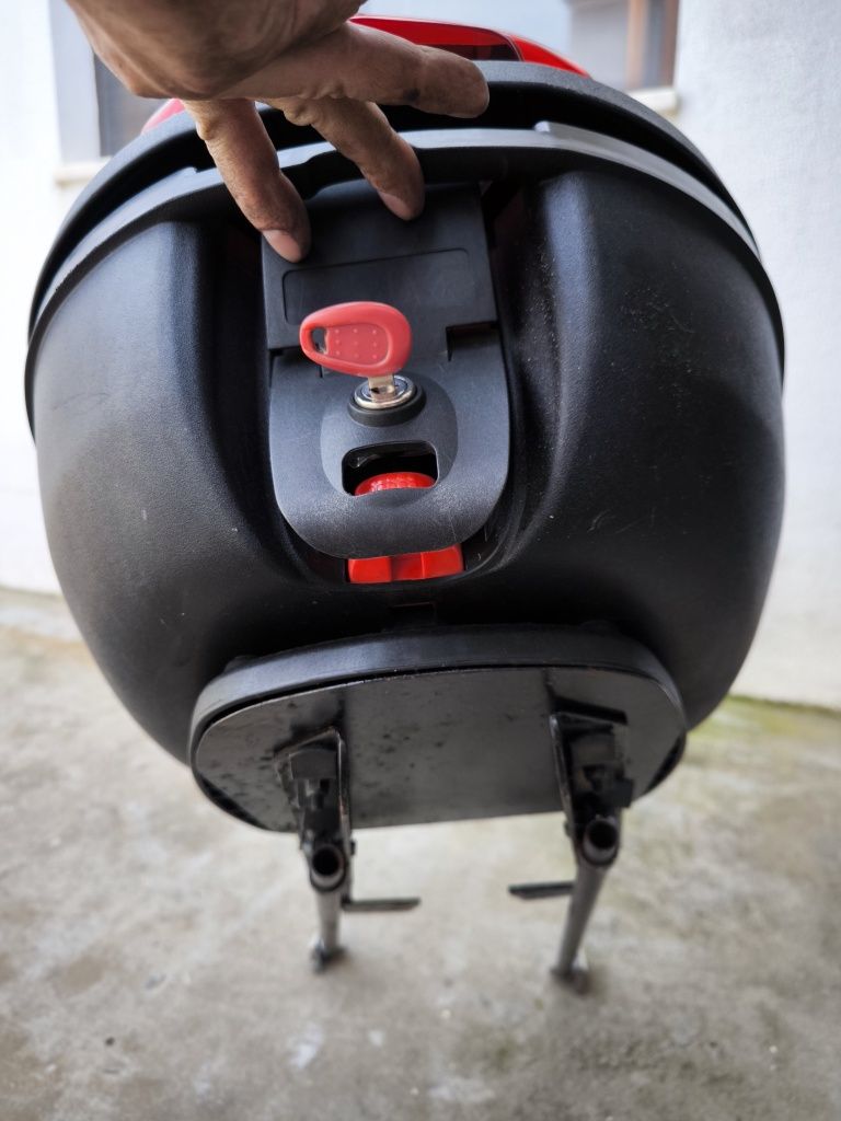 Cubby box Givi 32lts usada