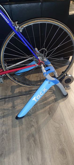 Trenażer Tacx Satori T2400