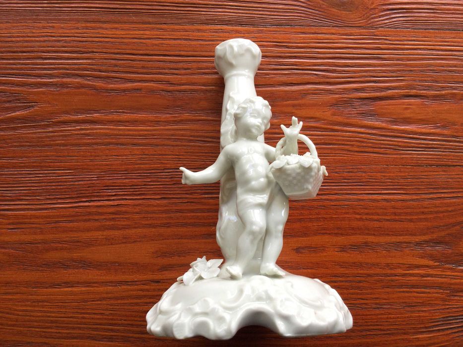Rudolstadt Volkstedt, porcelanowy świecznik z putto