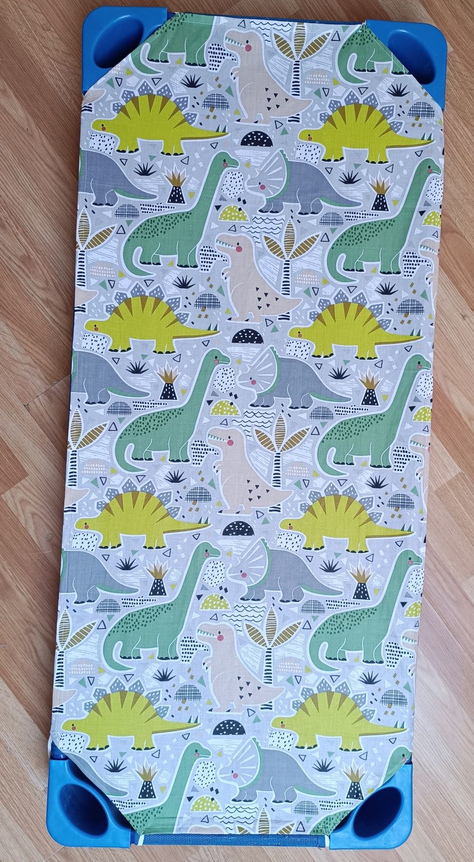 Śpiworek dinozaurowy i workoplecak