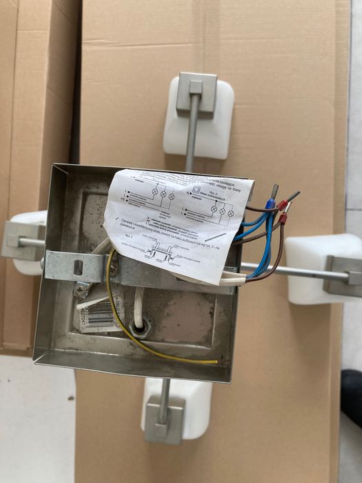 Żyrandol biały srebrny