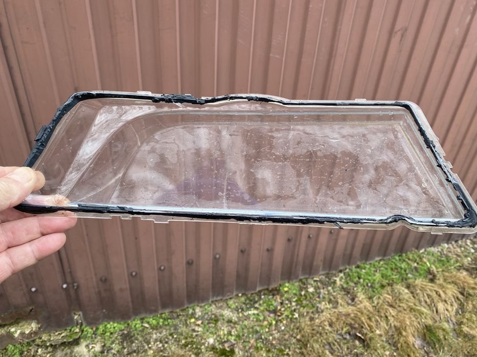 Скло правої протитуманої фари шкода октавія А7