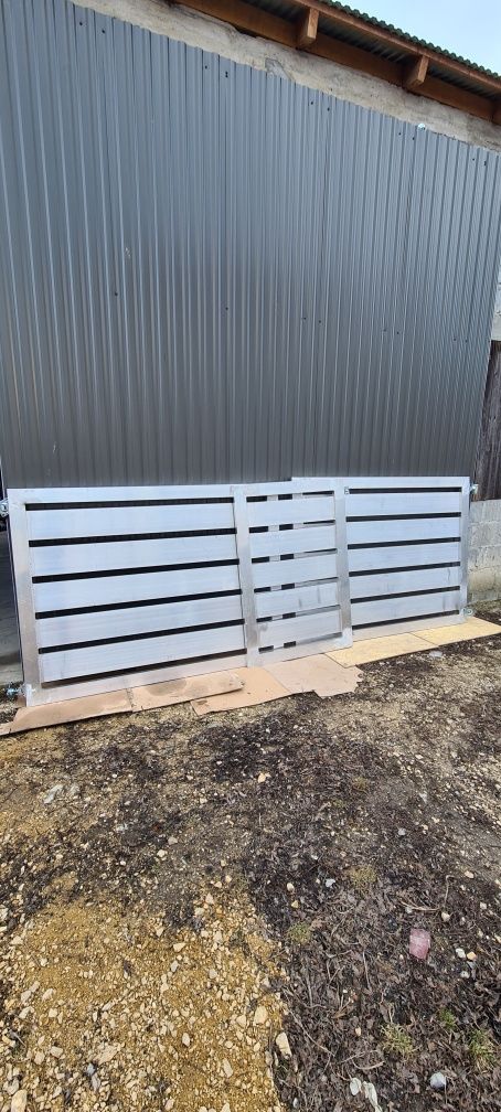 Brama aluminiowa wjazdowa frontowa dwuskrzydłowa