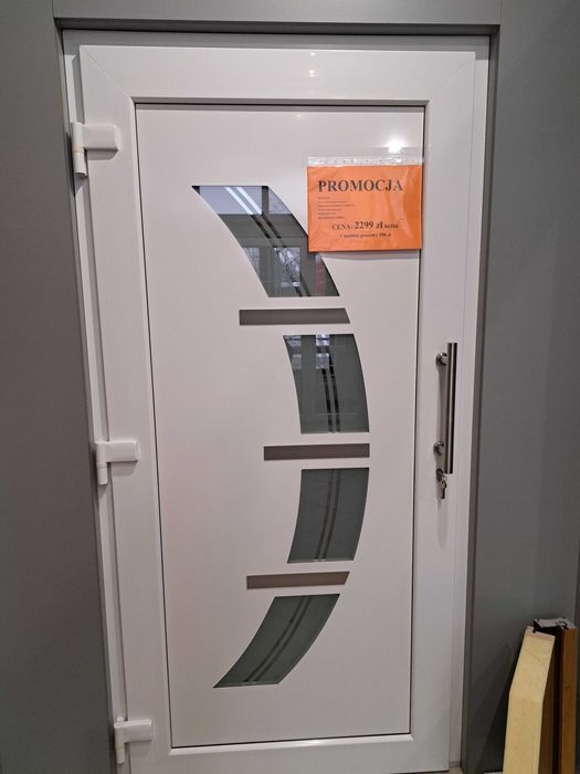 Drzwi PCV zewnętrzne z pięknym panelem