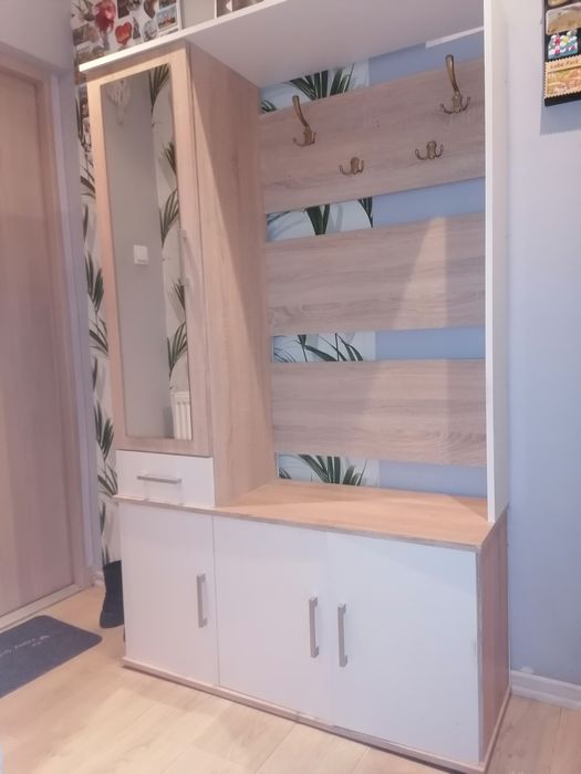 Szafka przedpokojawa.