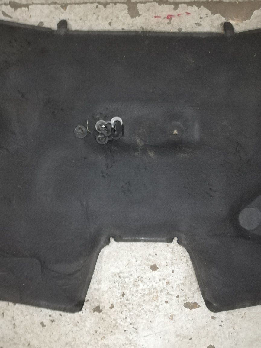 Wygłuszenie podbitka maski pokrywy silnika Ford Fiesta Mk7 VII osłona