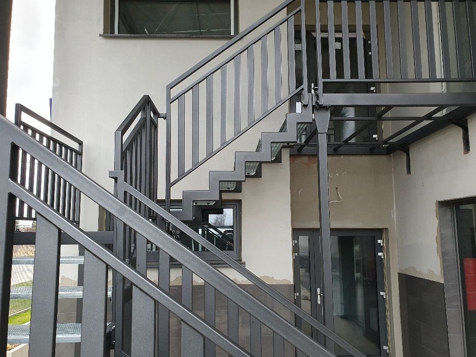Schody zewnętrzne metalowe