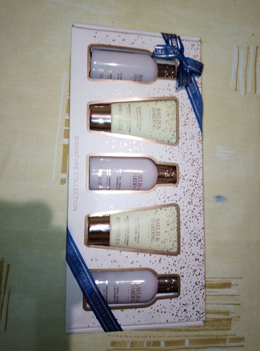 Продам подарочный косметический набор.