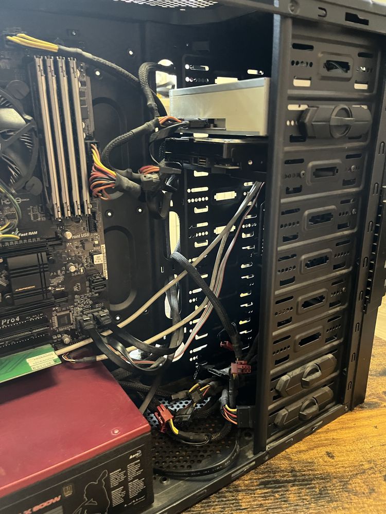 Komputer gamingowy i5 4440, Asrock B85 Pro 4, HyperX 16 Gb RAM DDR3