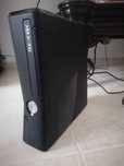 XBOX 360 com comando, kinect e 4 jogos