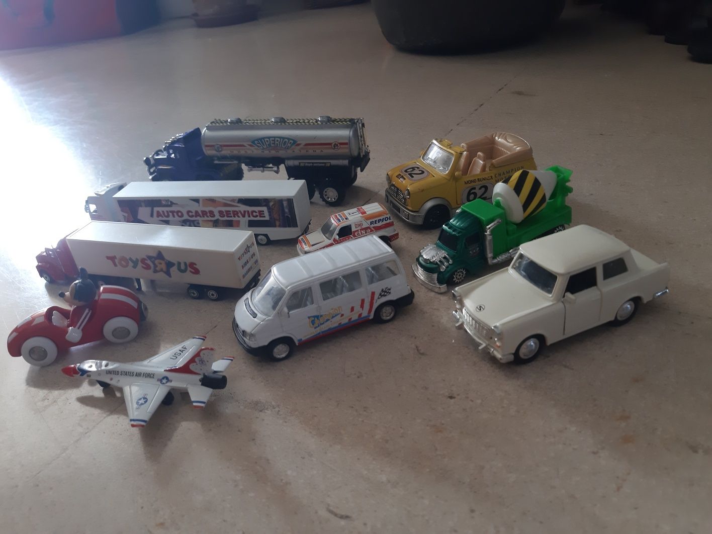 Carrinhos diversos
