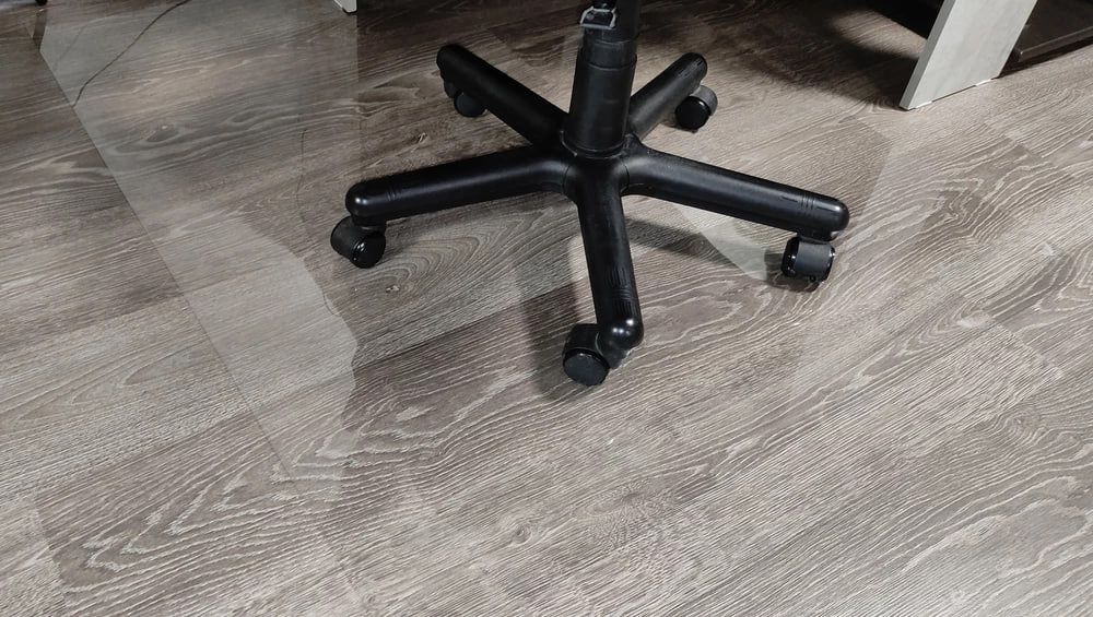 Захисний килимок під крісло